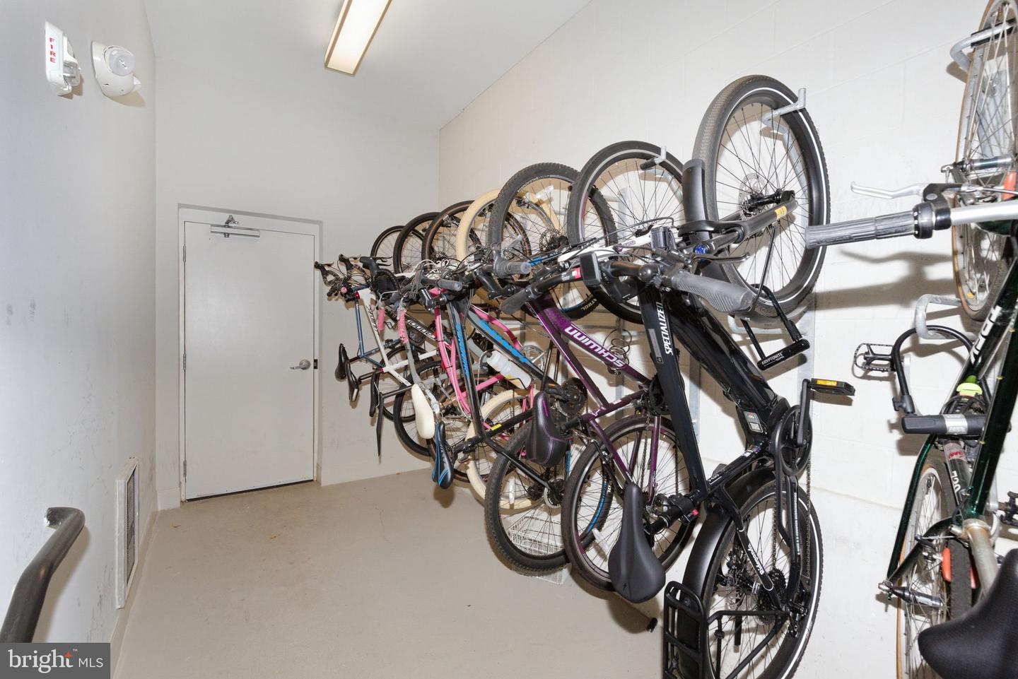 989 S BUCHANAN ST #410, ARLINGTON, Virginia 22204, 1 Bedroom Bedrooms, ,1 BathroomBathrooms,Residential,For sale,989 S BUCHANAN ST #410,VAAR2068596 MLS # VAAR2068596