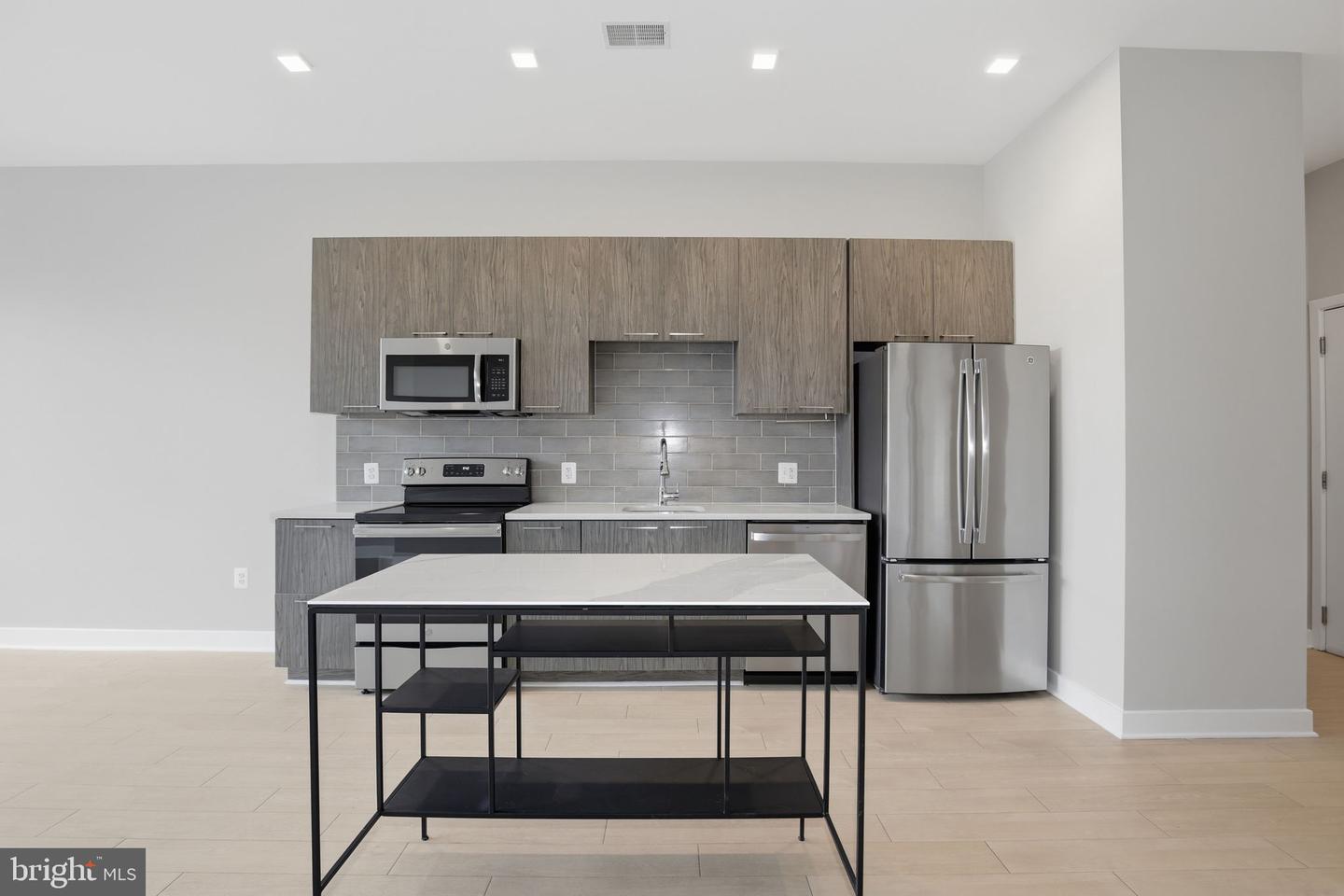 989 S BUCHANAN ST #410, ARLINGTON, Virginia 22204, 1 Bedroom Bedrooms, ,1 BathroomBathrooms,Residential,For sale,989 S BUCHANAN ST #410,VAAR2068596 MLS # VAAR2068596