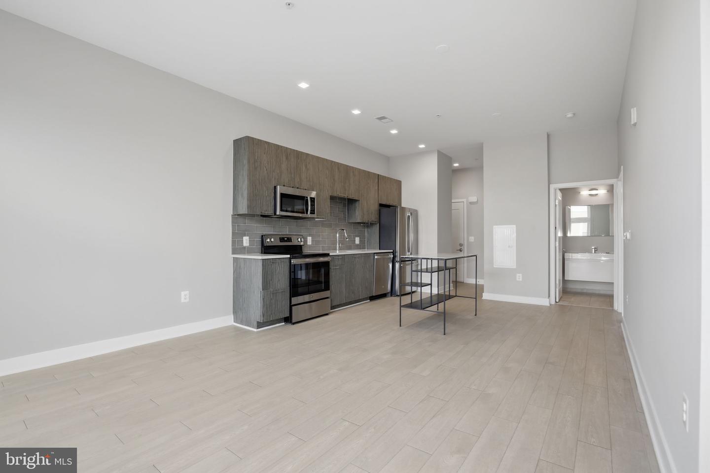 989 S BUCHANAN ST #410, ARLINGTON, Virginia 22204, 1 Bedroom Bedrooms, ,1 BathroomBathrooms,Residential,For sale,989 S BUCHANAN ST #410,VAAR2068596 MLS # VAAR2068596