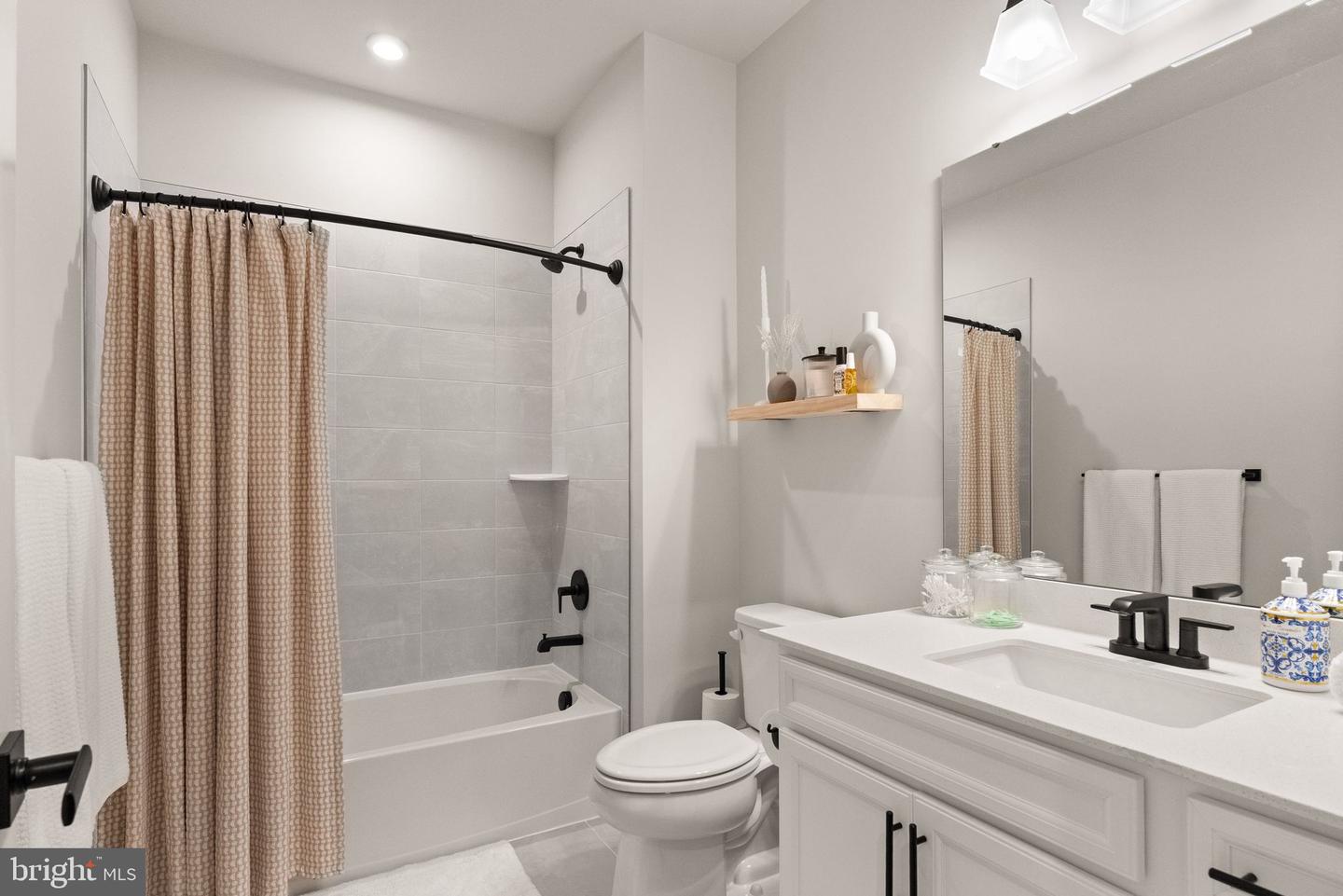 42595 PITLOCHRY TER, STERLING, Virginia 20166, 3 Bedrooms Bedrooms, ,2 BathroomsBathrooms,Residential,For sale,42595 PITLOCHRY TER,VALO2115548 MLS # VALO2115548