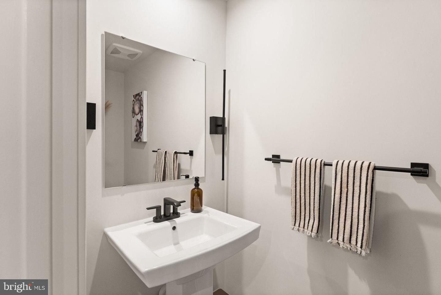 42595 PITLOCHRY TER, STERLING, Virginia 20166, 3 Bedrooms Bedrooms, ,2 BathroomsBathrooms,Residential,For sale,42595 PITLOCHRY TER,VALO2115548 MLS # VALO2115548