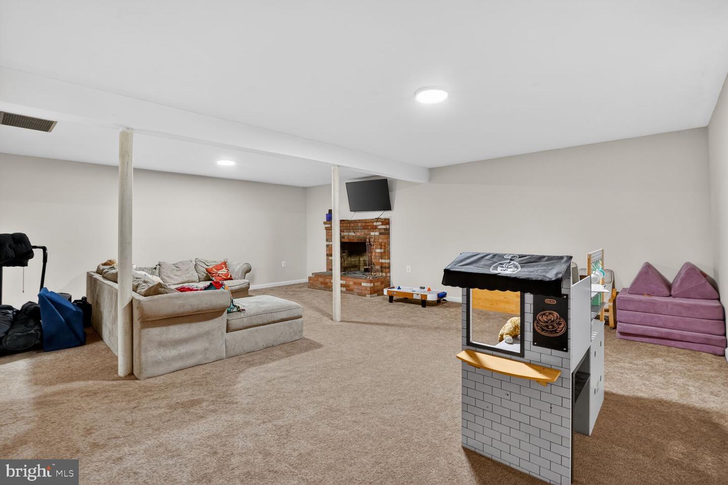 7406 KENNEDY RD, NOKESVILLE, Virginia 20181, 3 Bedrooms Bedrooms, ,2 BathroomsBathrooms,Residential,For sale,7406 KENNEDY RD,VAFQ2020514 MLS # VAFQ2020514