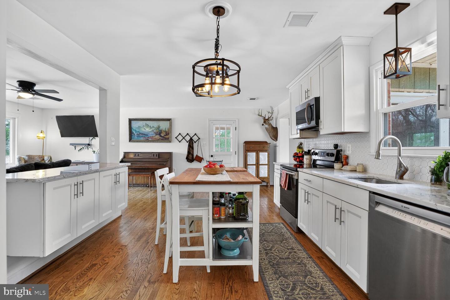 7406 KENNEDY RD, NOKESVILLE, Virginia 20181, 3 Bedrooms Bedrooms, ,2 BathroomsBathrooms,Residential,For sale,7406 KENNEDY RD,VAFQ2020514 MLS # VAFQ2020514