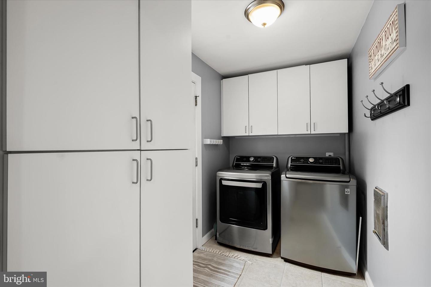 709 W POPLAR RD, STERLING, Virginia 20164, 4 Bedrooms Bedrooms, ,2 BathroomsBathrooms,Residential,For sale,709 W POPLAR RD,VALO2115636 MLS # VALO2115636