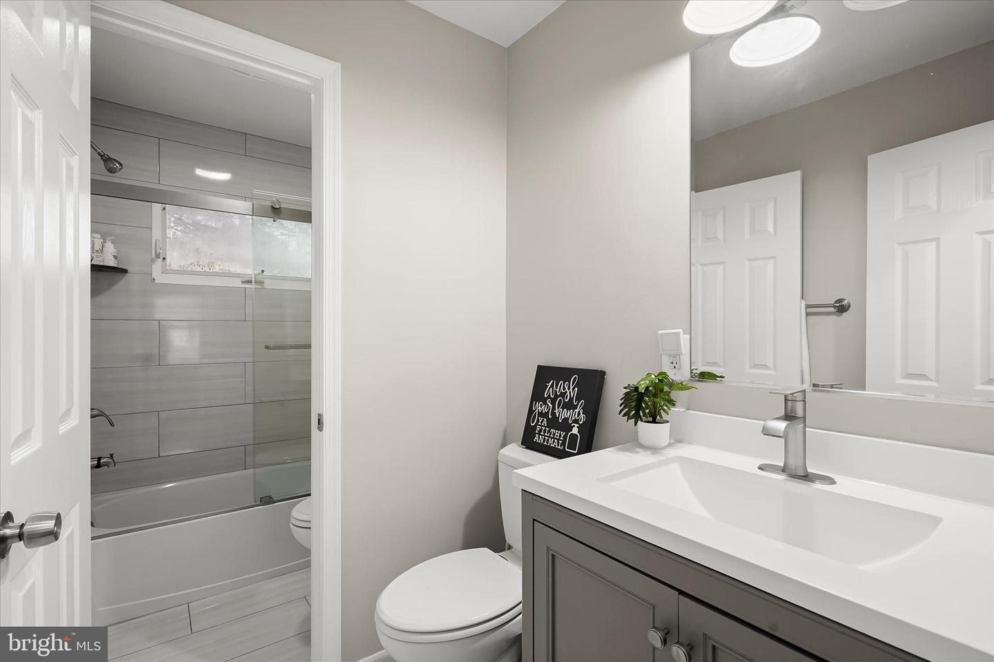 709 W POPLAR RD, STERLING, Virginia 20164, 4 Bedrooms Bedrooms, ,2 BathroomsBathrooms,Residential,For sale,709 W POPLAR RD,VALO2115636 MLS # VALO2115636