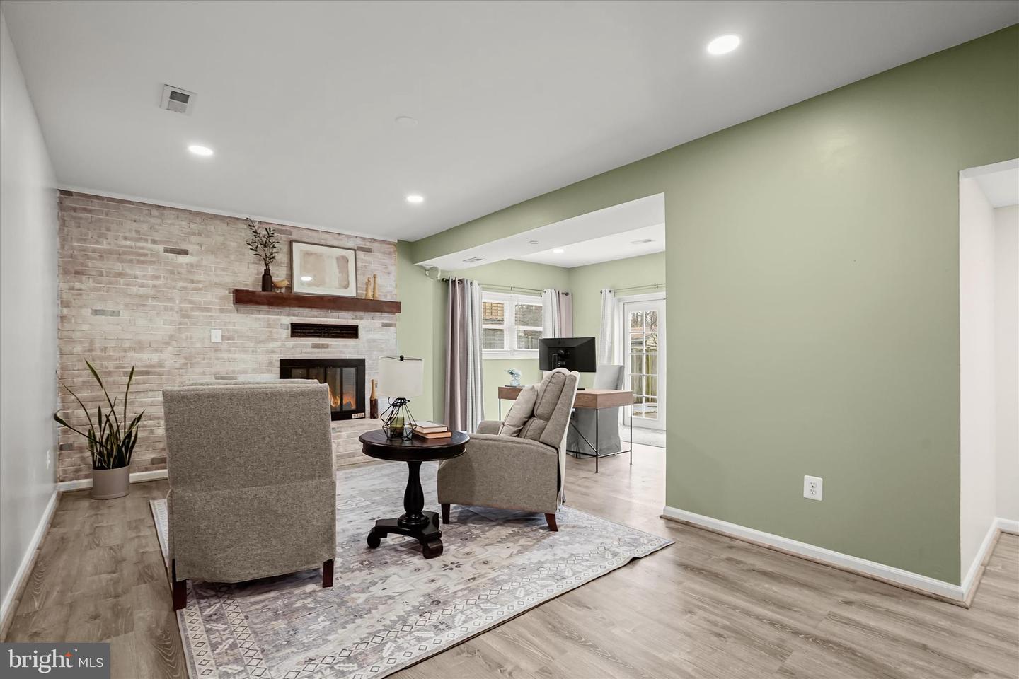 709 W POPLAR RD, STERLING, Virginia 20164, 4 Bedrooms Bedrooms, ,2 BathroomsBathrooms,Residential,For sale,709 W POPLAR RD,VALO2115636 MLS # VALO2115636