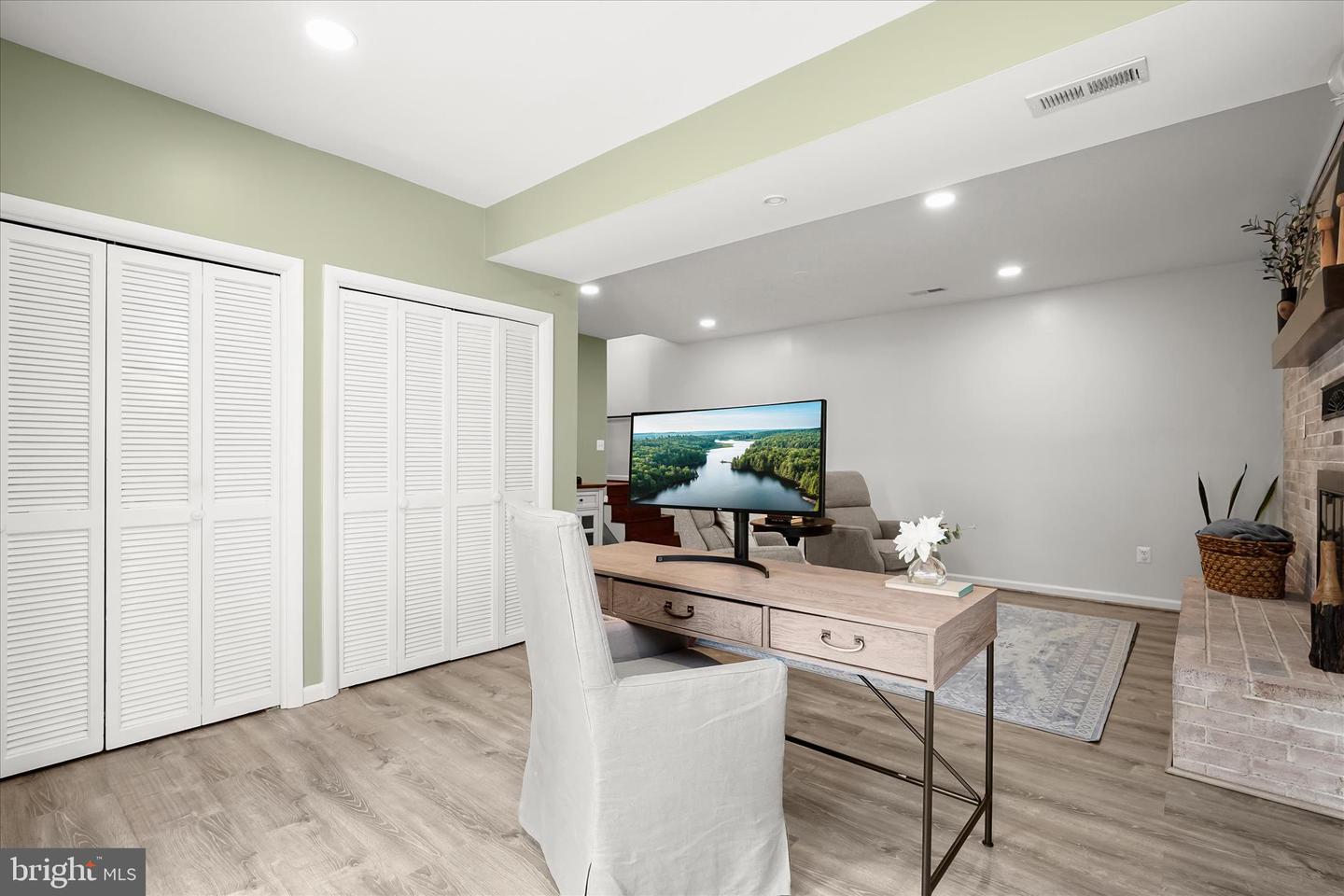 709 W POPLAR RD, STERLING, Virginia 20164, 4 Bedrooms Bedrooms, ,2 BathroomsBathrooms,Residential,For sale,709 W POPLAR RD,VALO2115636 MLS # VALO2115636