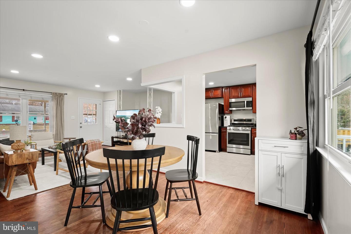 709 W POPLAR RD, STERLING, Virginia 20164, 4 Bedrooms Bedrooms, ,2 BathroomsBathrooms,Residential,For sale,709 W POPLAR RD,VALO2115636 MLS # VALO2115636