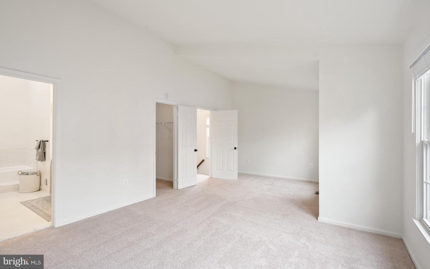 4020 GREGG CT, FAIRFAX, Virginia 22033, 4 Bedrooms Bedrooms, 13 Rooms Rooms,3 BathroomsBathrooms,Residential,For sale,4020 GREGG CT,VAFX2290272 MLS # VAFX2290272