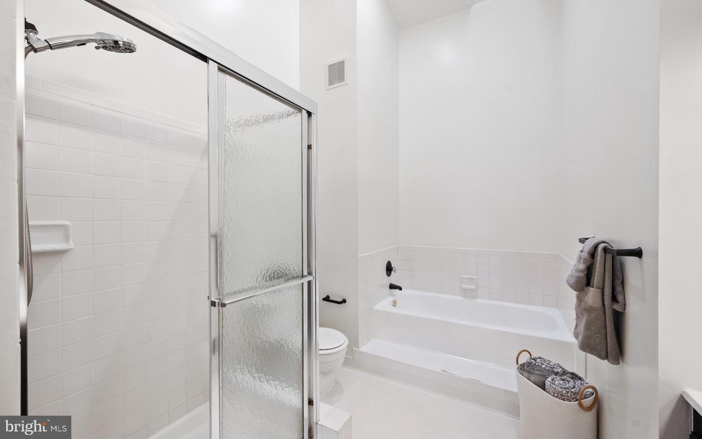 4020 GREGG CT, FAIRFAX, Virginia 22033, 4 Bedrooms Bedrooms, 13 Rooms Rooms,3 BathroomsBathrooms,Residential,For sale,4020 GREGG CT,VAFX2290272 MLS # VAFX2290272