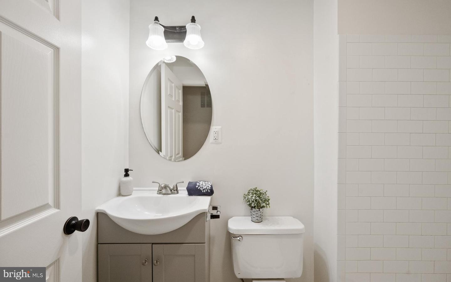 4020 GREGG CT, FAIRFAX, Virginia 22033, 4 Bedrooms Bedrooms, 13 Rooms Rooms,3 BathroomsBathrooms,Residential,For sale,4020 GREGG CT,VAFX2290272 MLS # VAFX2290272