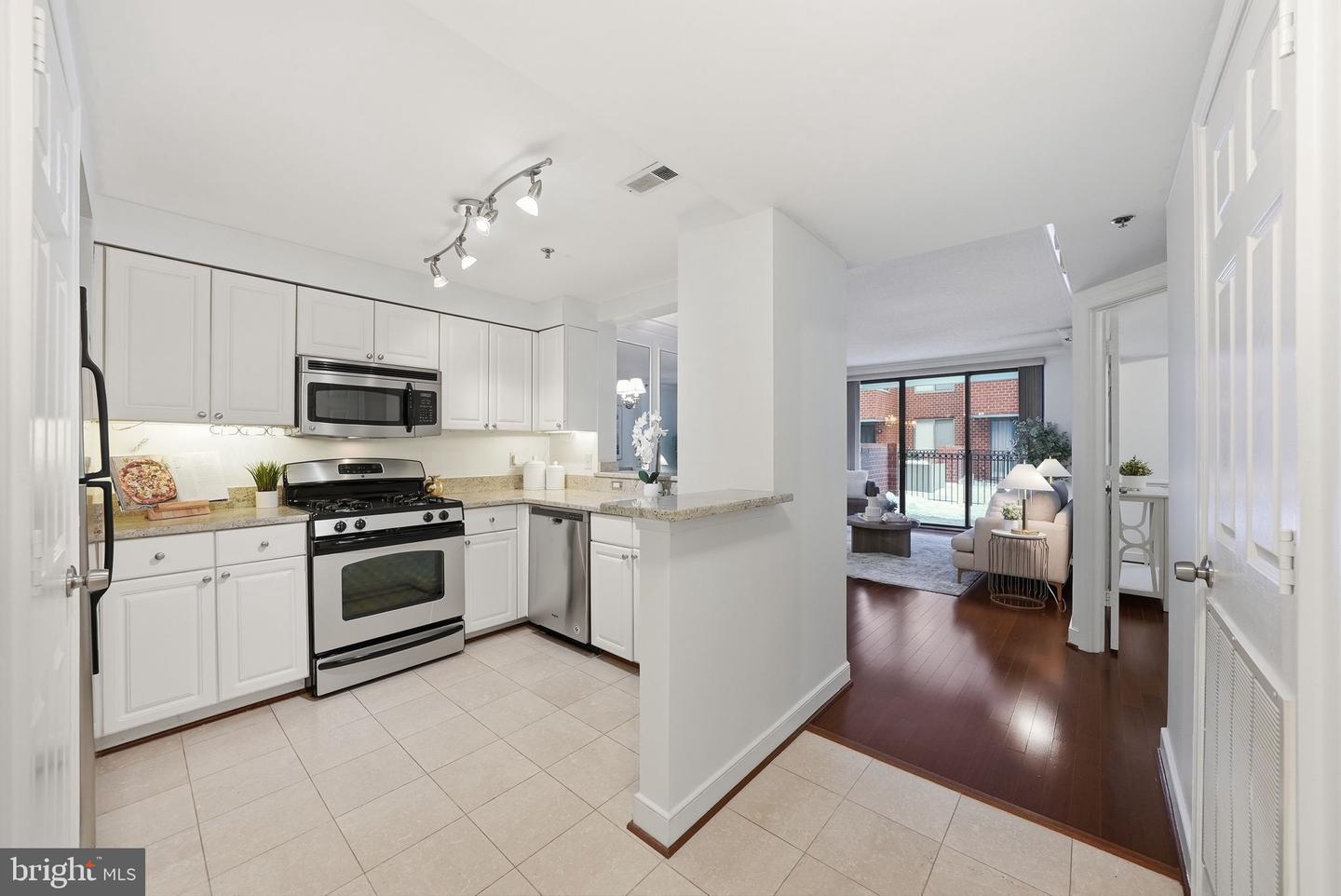 1050 N TAYLOR ST #105, ARLINGTON, Virginia 22201, 1 Bedroom Bedrooms, ,1 BathroomBathrooms,Residential,For sale,1050 N TAYLOR ST #105,VAAR2068774 MLS # VAAR2068774