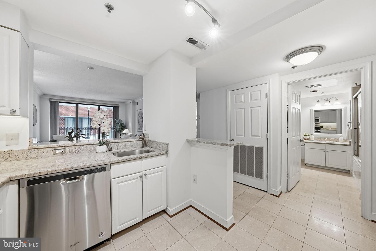 1050 N TAYLOR ST #105, ARLINGTON, Virginia 22201, 1 Bedroom Bedrooms, ,1 BathroomBathrooms,Residential,For sale,1050 N TAYLOR ST #105,VAAR2068774 MLS # VAAR2068774