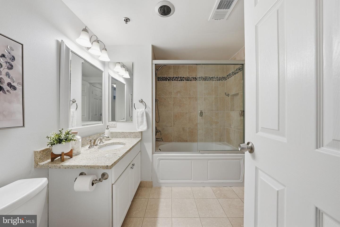 1050 N TAYLOR ST #105, ARLINGTON, Virginia 22201, 1 Bedroom Bedrooms, ,1 BathroomBathrooms,Residential,For sale,1050 N TAYLOR ST #105,VAAR2068774 MLS # VAAR2068774