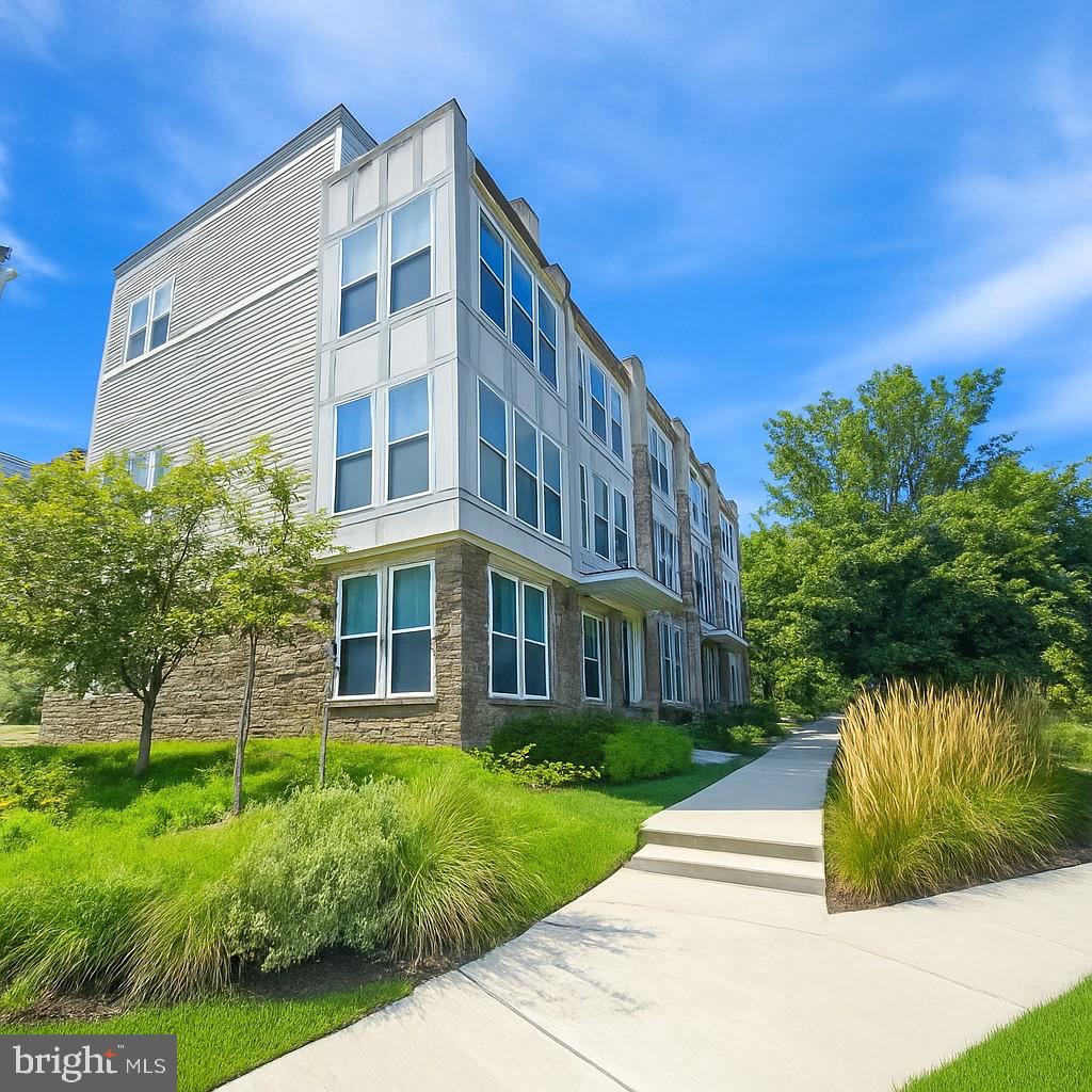 4967 LAKESIDE XING, CHANTILLY, Virginia 20151, 3 Bedrooms Bedrooms, ,3 BathroomsBathrooms,Residential,For sale,4967 LAKESIDE XING,VAFX2290480 MLS # VAFX2290480