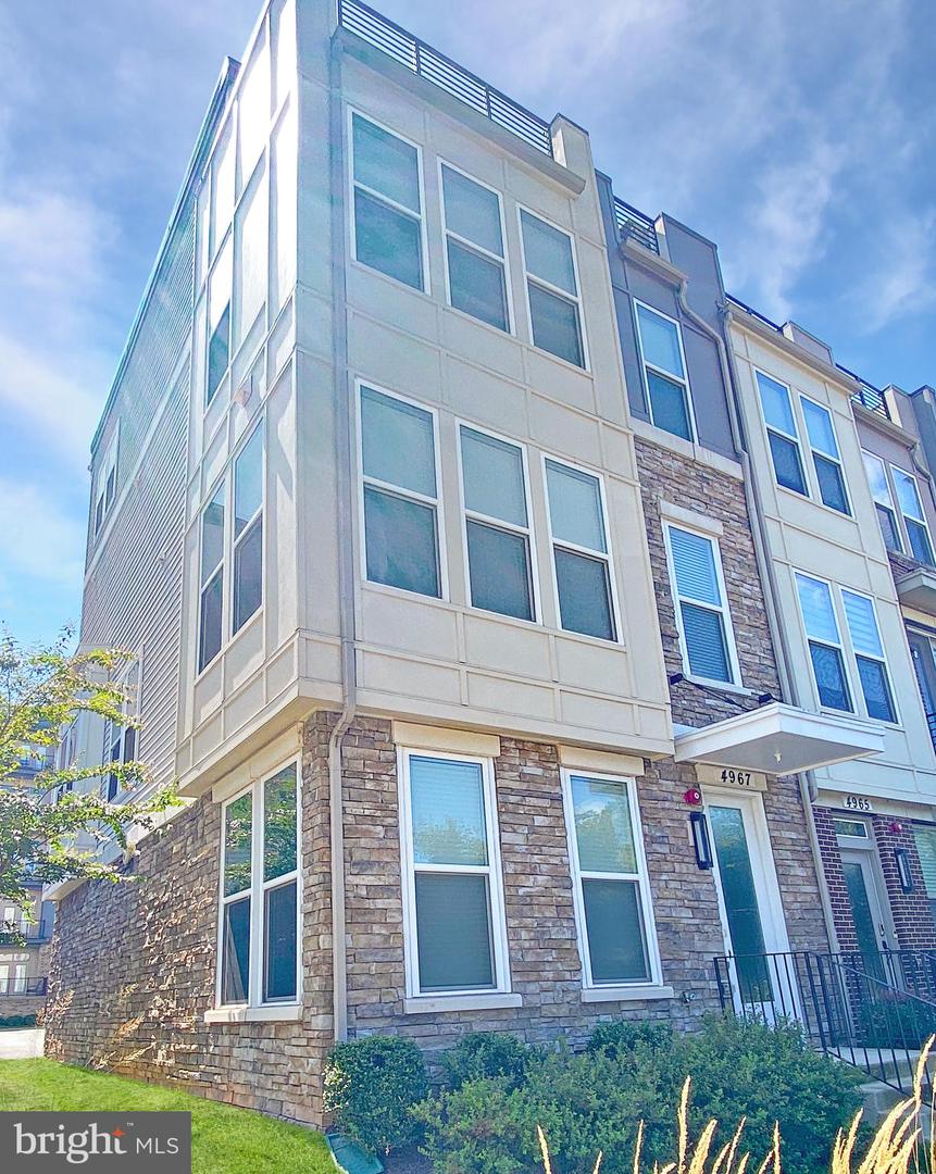 4967 LAKESIDE XING, CHANTILLY, Virginia 20151, 3 Bedrooms Bedrooms, ,3 BathroomsBathrooms,Residential,For sale,4967 LAKESIDE XING,VAFX2290480 MLS # VAFX2290480