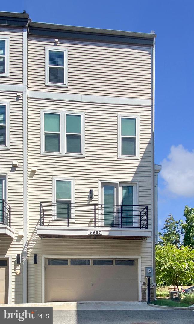 4967 LAKESIDE XING, CHANTILLY, Virginia 20151, 3 Bedrooms Bedrooms, ,3 BathroomsBathrooms,Residential,For sale,4967 LAKESIDE XING,VAFX2290480 MLS # VAFX2290480