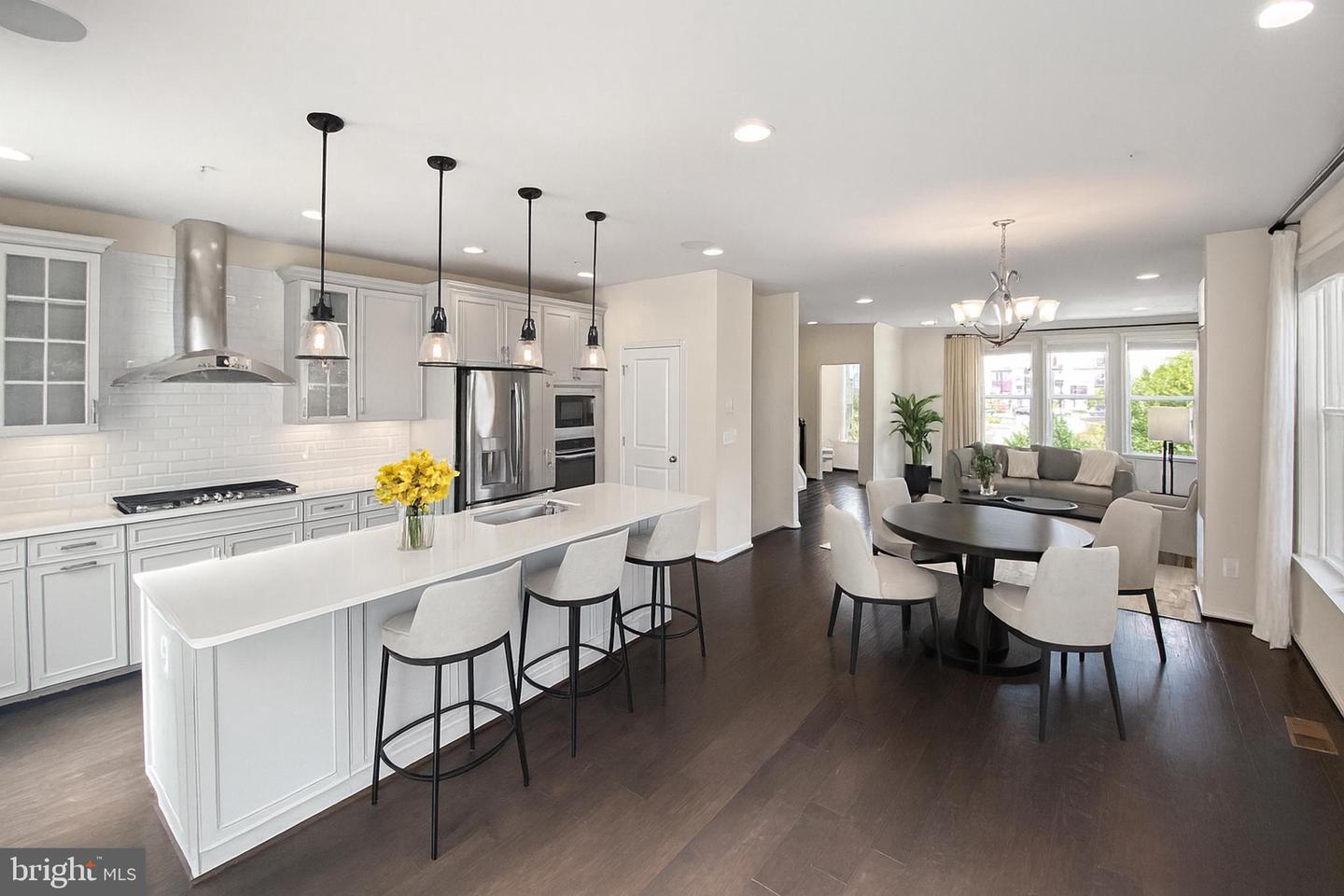 4967 LAKESIDE XING, CHANTILLY, Virginia 20151, 3 Bedrooms Bedrooms, ,3 BathroomsBathrooms,Residential,For sale,4967 LAKESIDE XING,VAFX2290480 MLS # VAFX2290480