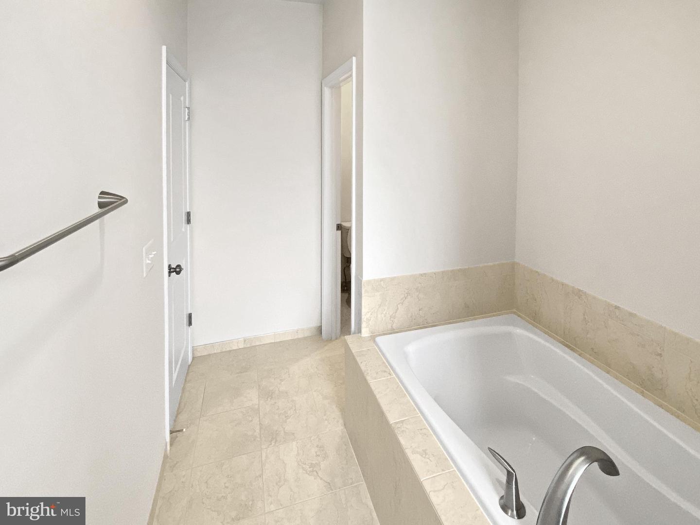 4967 LAKESIDE XING, CHANTILLY, Virginia 20151, 3 Bedrooms Bedrooms, ,3 BathroomsBathrooms,Residential,For sale,4967 LAKESIDE XING,VAFX2290480 MLS # VAFX2290480