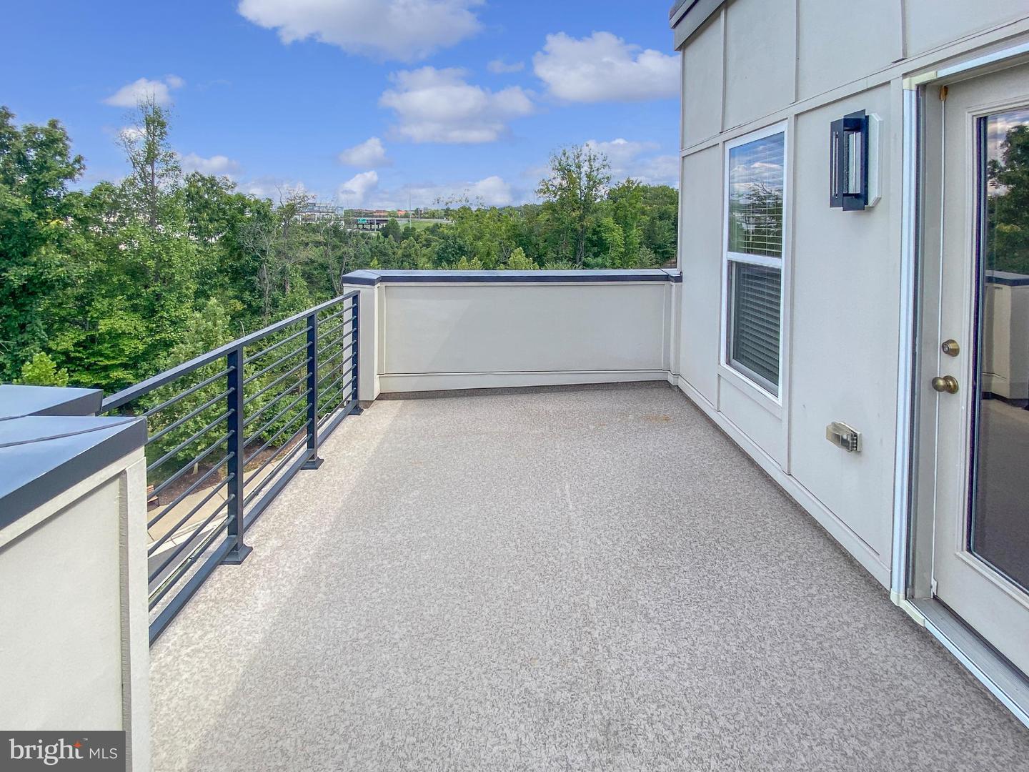 4967 LAKESIDE XING, CHANTILLY, Virginia 20151, 3 Bedrooms Bedrooms, ,3 BathroomsBathrooms,Residential,For sale,4967 LAKESIDE XING,VAFX2290480 MLS # VAFX2290480