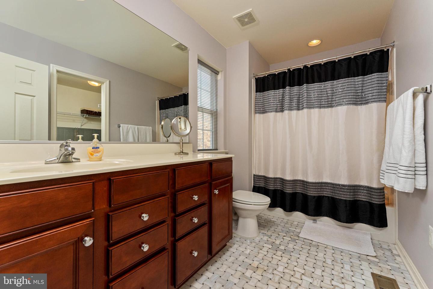 4072 PRESIDENTIAL HILL LOOP, DUMFRIES, Virginia 22025, 4 Bedrooms Bedrooms, ,3 BathroomsBathrooms,Residential,For sale,4072 PRESIDENTIAL HILL LOOP,VAPW2112406 MLS # VAPW2112406