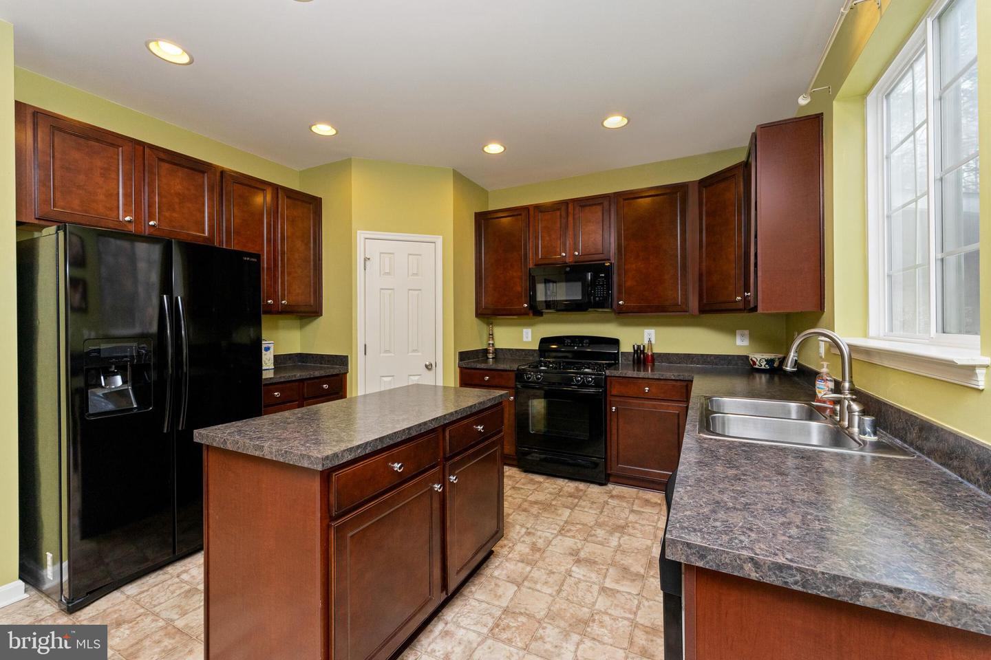 4072 PRESIDENTIAL HILL LOOP, DUMFRIES, Virginia 22025, 4 Bedrooms Bedrooms, ,3 BathroomsBathrooms,Residential,For sale,4072 PRESIDENTIAL HILL LOOP,VAPW2112406 MLS # VAPW2112406