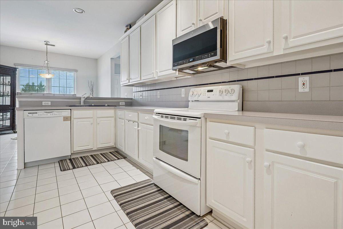 12241 FARMBERRY CT, WOODBRIDGE, Virginia 22192, 2 Bedrooms Bedrooms, ,2 BathroomsBathrooms,Residential,For sale,12241 FARMBERRY CT,VAPW2112436 MLS # VAPW2112436