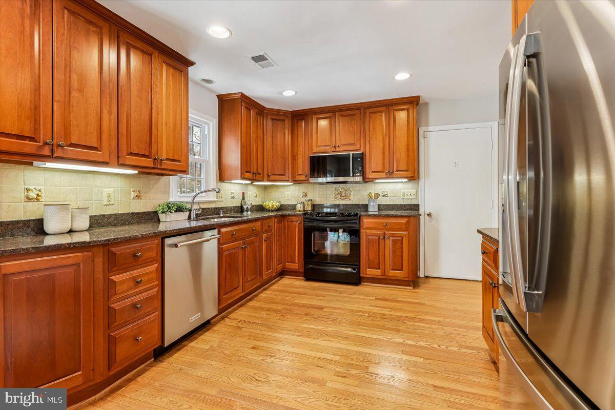 3105 MILLER HEIGHTS RD, OAKTON, Virginia 22124, 5 Bedrooms Bedrooms, ,2 BathroomsBathrooms,Residential,For sale,3105 MILLER HEIGHTS RD,VAFX2290940 MLS # VAFX2290940