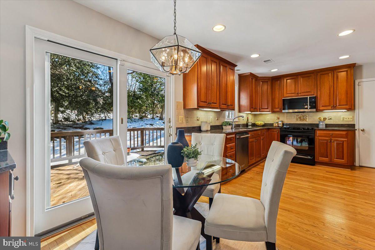 3105 MILLER HEIGHTS RD, OAKTON, Virginia 22124, 5 Bedrooms Bedrooms, ,2 BathroomsBathrooms,Residential,For sale,3105 MILLER HEIGHTS RD,VAFX2290940 MLS # VAFX2290940