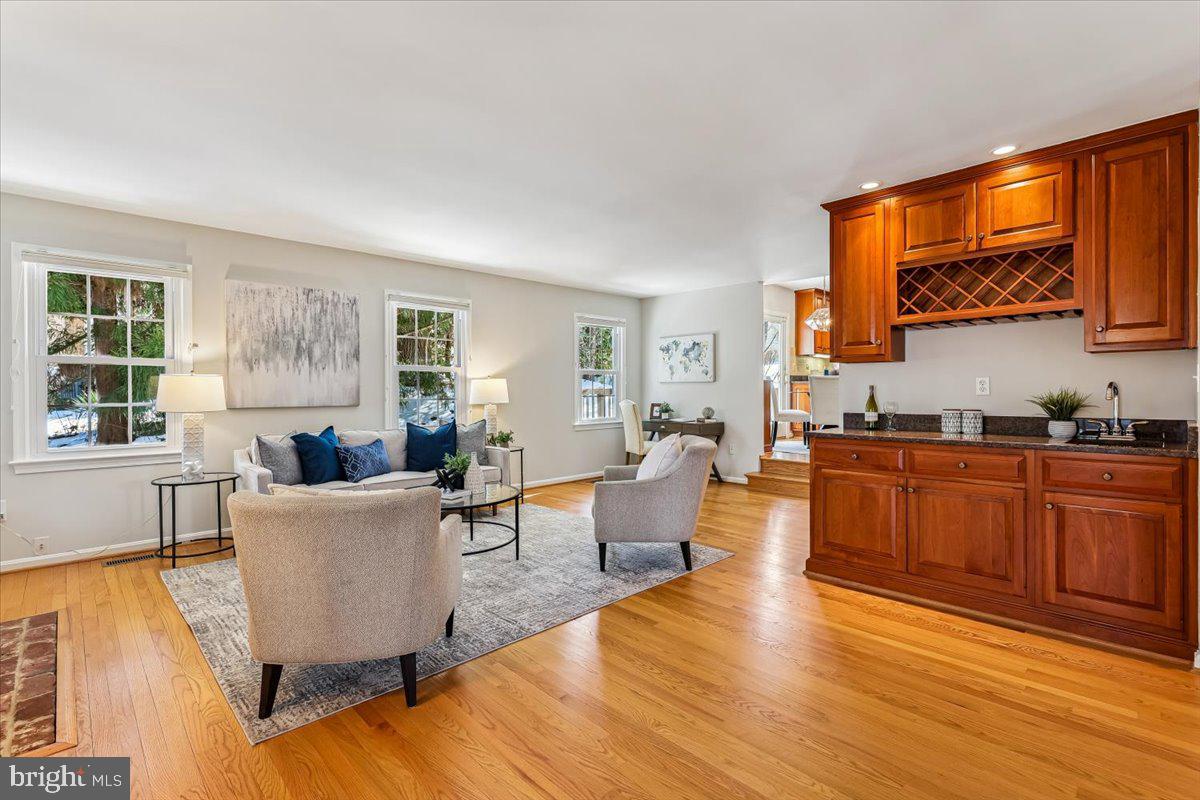 3105 MILLER HEIGHTS RD, OAKTON, Virginia 22124, 5 Bedrooms Bedrooms, ,2 BathroomsBathrooms,Residential,For sale,3105 MILLER HEIGHTS RD,VAFX2290940 MLS # VAFX2290940