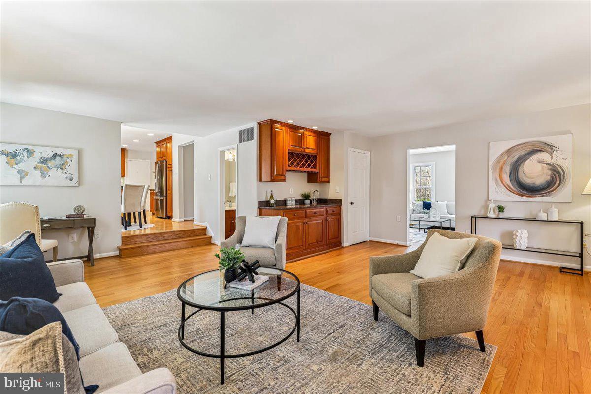 3105 MILLER HEIGHTS RD, OAKTON, Virginia 22124, 5 Bedrooms Bedrooms, ,2 BathroomsBathrooms,Residential,For sale,3105 MILLER HEIGHTS RD,VAFX2290940 MLS # VAFX2290940