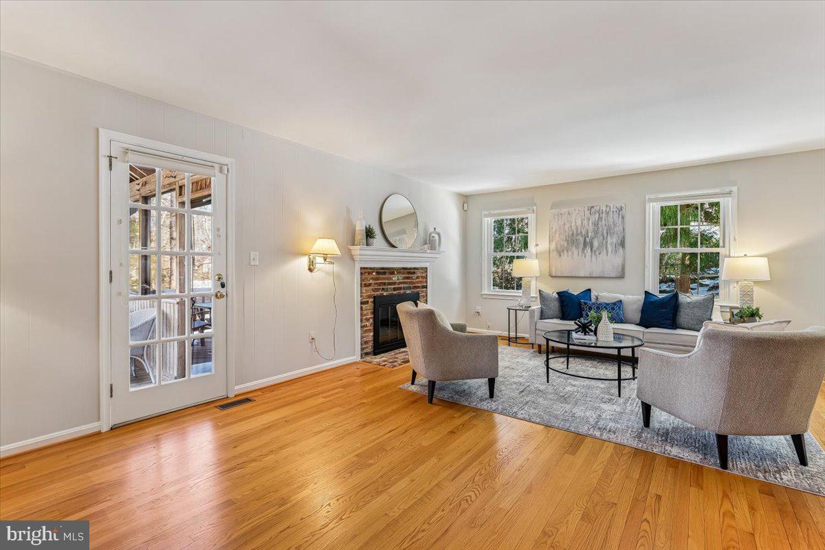 3105 MILLER HEIGHTS RD, OAKTON, Virginia 22124, 5 Bedrooms Bedrooms, ,2 BathroomsBathrooms,Residential,For sale,3105 MILLER HEIGHTS RD,VAFX2290940 MLS # VAFX2290940