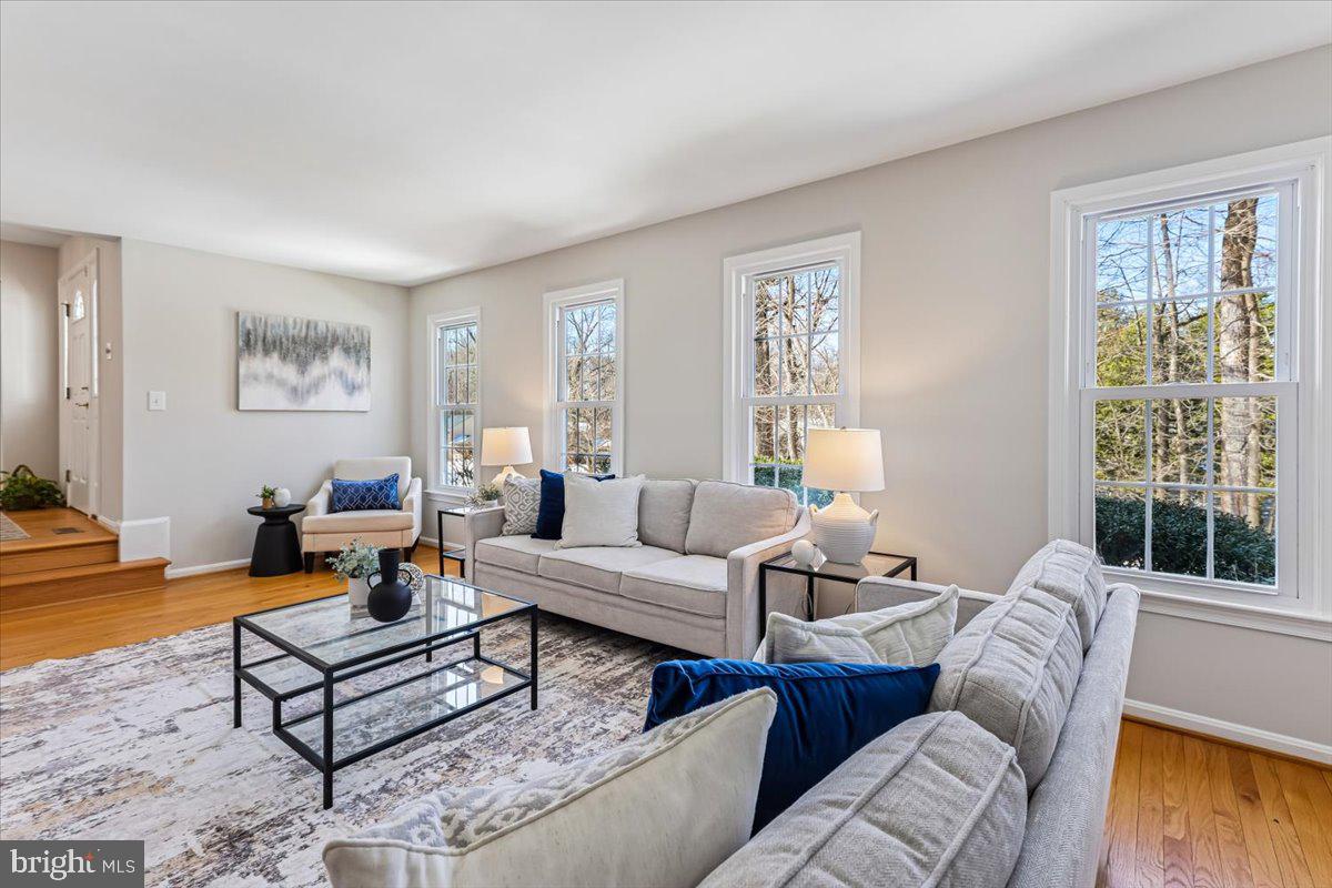 3105 MILLER HEIGHTS RD, OAKTON, Virginia 22124, 5 Bedrooms Bedrooms, ,2 BathroomsBathrooms,Residential,For sale,3105 MILLER HEIGHTS RD,VAFX2290940 MLS # VAFX2290940