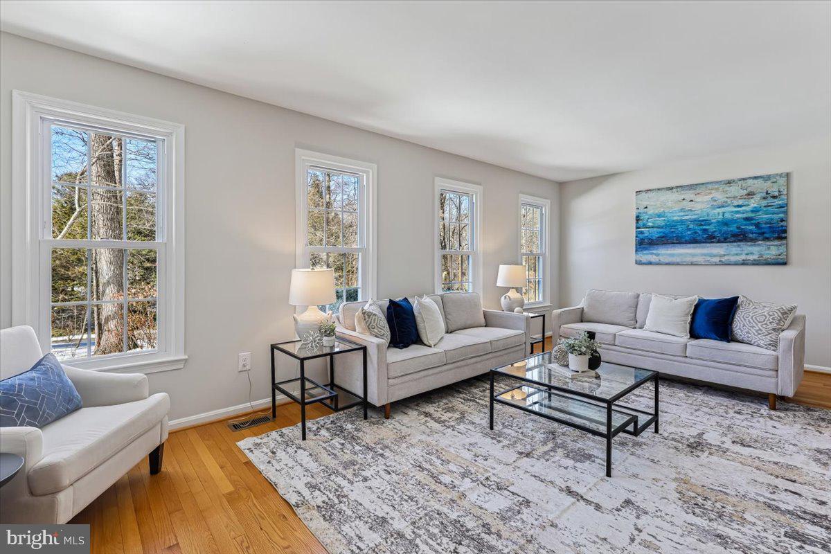 3105 MILLER HEIGHTS RD, OAKTON, Virginia 22124, 5 Bedrooms Bedrooms, ,2 BathroomsBathrooms,Residential,For sale,3105 MILLER HEIGHTS RD,VAFX2290940 MLS # VAFX2290940