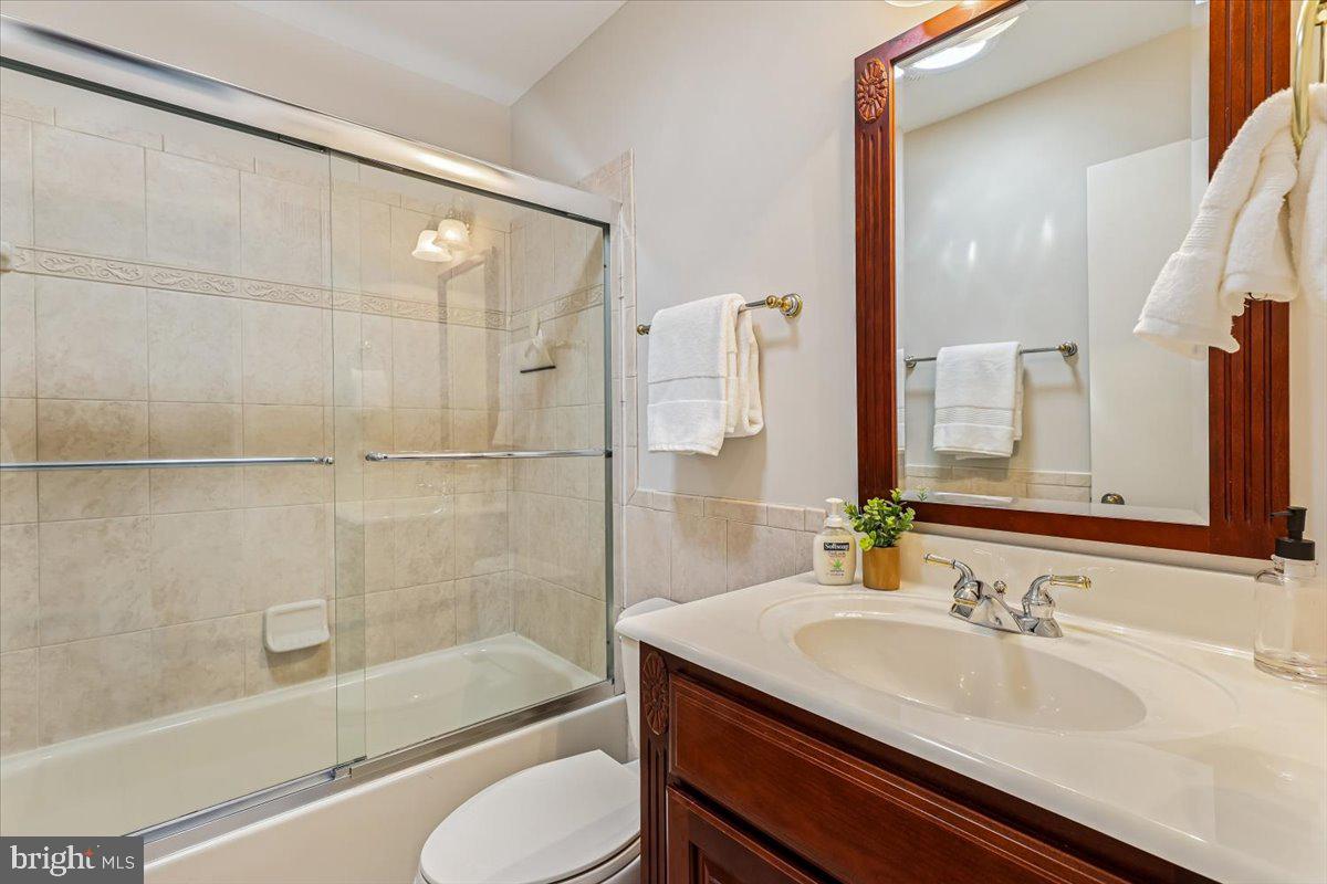 3105 MILLER HEIGHTS RD, OAKTON, Virginia 22124, 5 Bedrooms Bedrooms, ,2 BathroomsBathrooms,Residential,For sale,3105 MILLER HEIGHTS RD,VAFX2290940 MLS # VAFX2290940