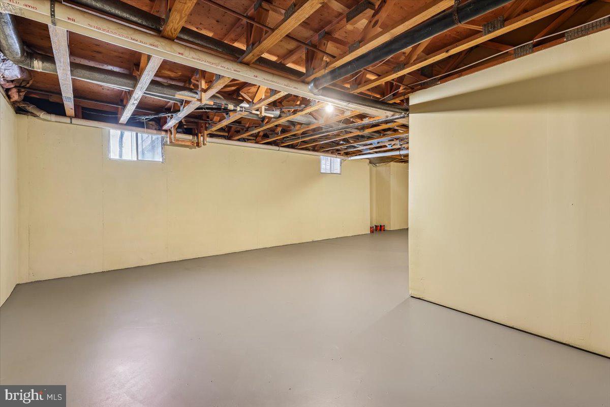 3105 MILLER HEIGHTS RD, OAKTON, Virginia 22124, 5 Bedrooms Bedrooms, ,2 BathroomsBathrooms,Residential,For sale,3105 MILLER HEIGHTS RD,VAFX2290940 MLS # VAFX2290940