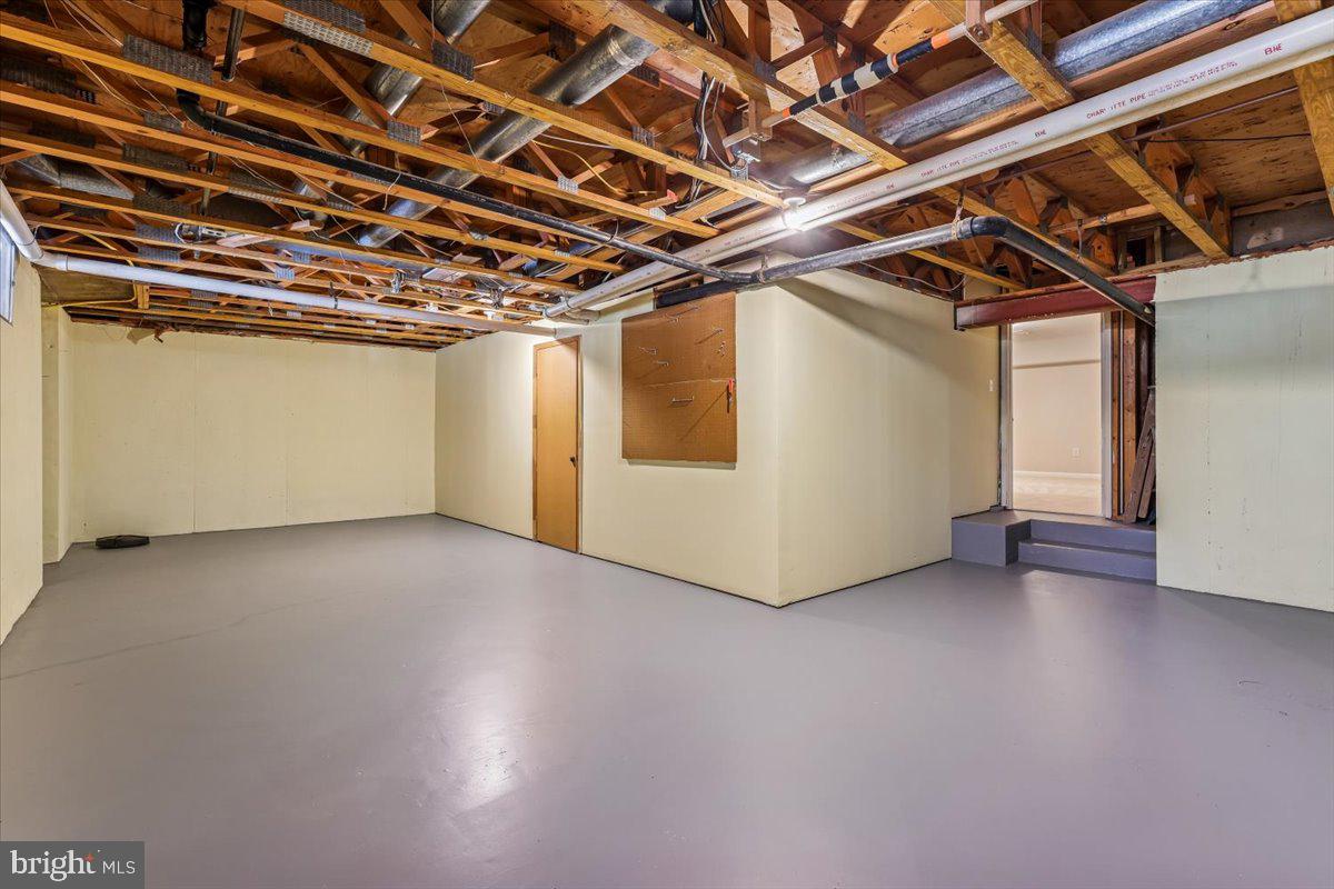 3105 MILLER HEIGHTS RD, OAKTON, Virginia 22124, 5 Bedrooms Bedrooms, ,2 BathroomsBathrooms,Residential,For sale,3105 MILLER HEIGHTS RD,VAFX2290940 MLS # VAFX2290940