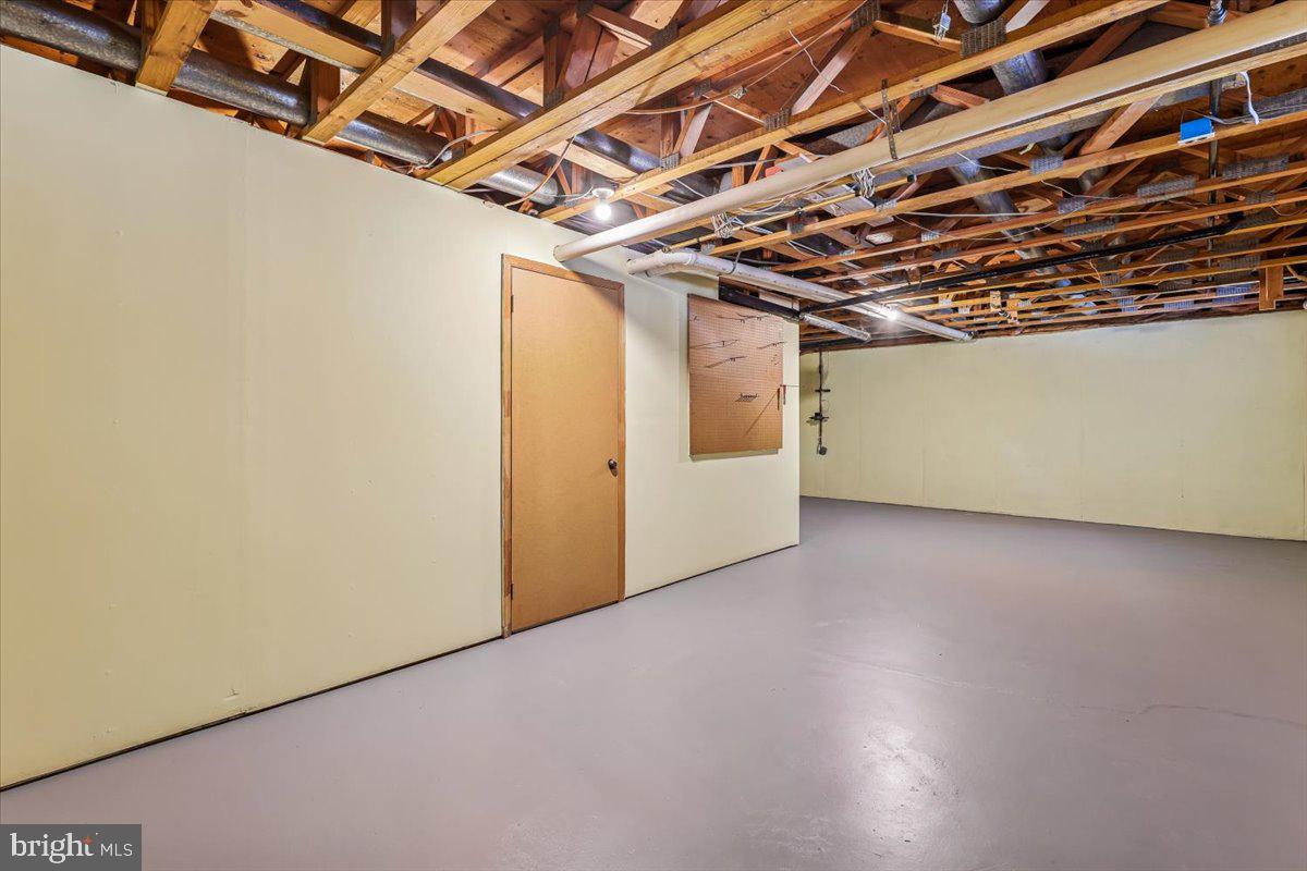 3105 MILLER HEIGHTS RD, OAKTON, Virginia 22124, 5 Bedrooms Bedrooms, ,2 BathroomsBathrooms,Residential,For sale,3105 MILLER HEIGHTS RD,VAFX2290940 MLS # VAFX2290940