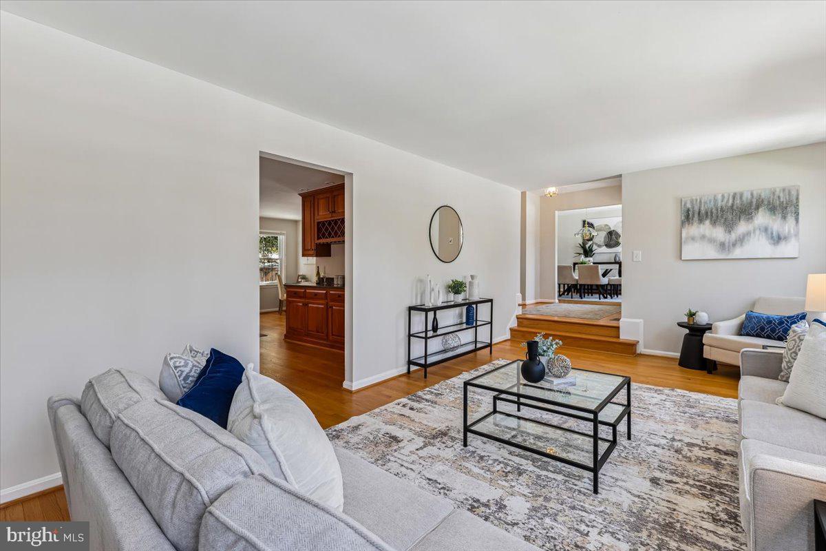 3105 MILLER HEIGHTS RD, OAKTON, Virginia 22124, 5 Bedrooms Bedrooms, ,2 BathroomsBathrooms,Residential,For sale,3105 MILLER HEIGHTS RD,VAFX2290940 MLS # VAFX2290940