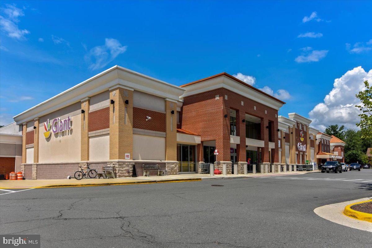 3105 MILLER HEIGHTS RD, OAKTON, Virginia 22124, 5 Bedrooms Bedrooms, ,2 BathroomsBathrooms,Residential,For sale,3105 MILLER HEIGHTS RD,VAFX2290940 MLS # VAFX2290940