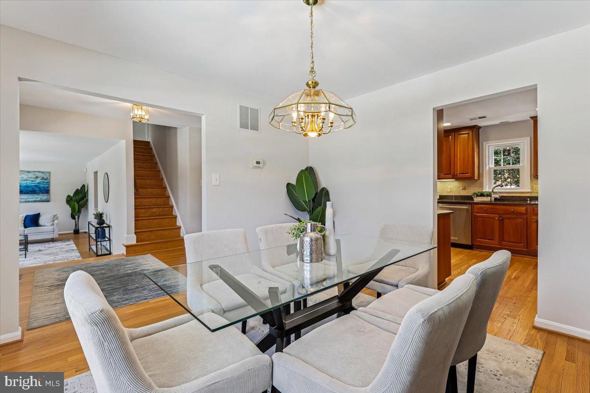 3105 MILLER HEIGHTS RD, OAKTON, Virginia 22124, 5 Bedrooms Bedrooms, ,2 BathroomsBathrooms,Residential,For sale,3105 MILLER HEIGHTS RD,VAFX2290940 MLS # VAFX2290940