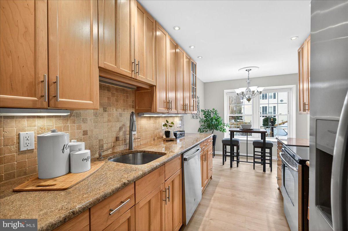 9512 MEADOW GROVE CT, BURKE, Virginia 22015, 3 Bedrooms Bedrooms, 12 Rooms Rooms,3 BathroomsBathrooms,Residential,For sale,9512 MEADOW GROVE CT,VAFX2290996 MLS # VAFX2290996