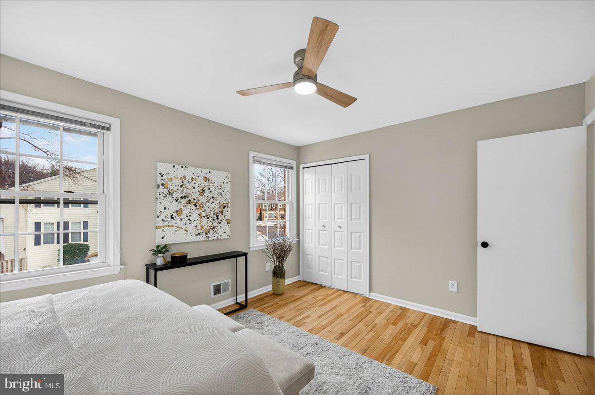 9512 MEADOW GROVE CT, BURKE, Virginia 22015, 3 Bedrooms Bedrooms, 12 Rooms Rooms,3 BathroomsBathrooms,Residential,For sale,9512 MEADOW GROVE CT,VAFX2290996 MLS # VAFX2290996