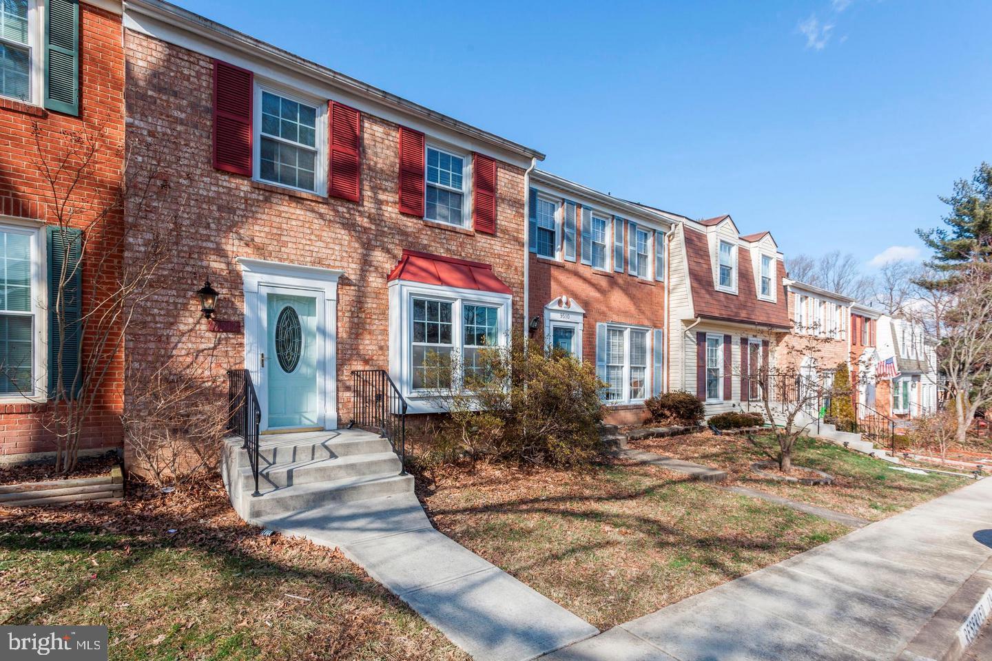 9512 MEADOW GROVE CT, BURKE, Virginia 22015, 3 Bedrooms Bedrooms, 12 Rooms Rooms,3 BathroomsBathrooms,Residential,For sale,9512 MEADOW GROVE CT,VAFX2290996 MLS # VAFX2290996