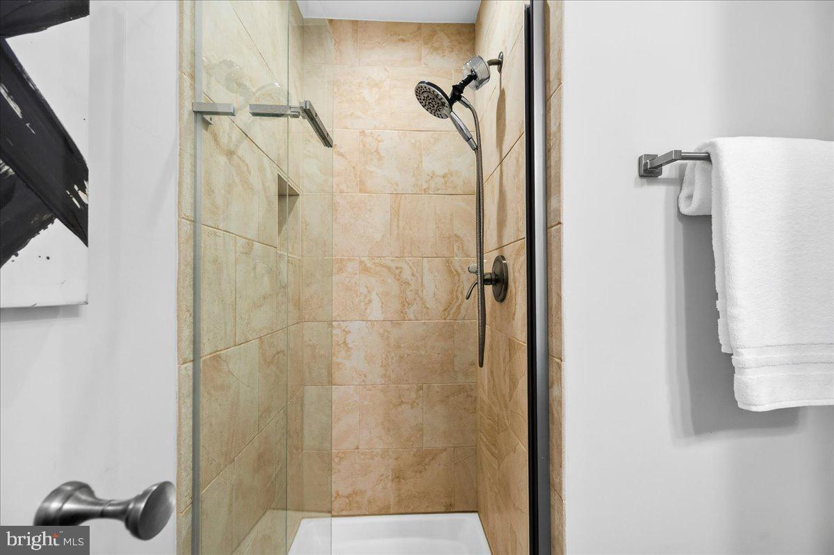 9512 MEADOW GROVE CT, BURKE, Virginia 22015, 3 Bedrooms Bedrooms, 12 Rooms Rooms,3 BathroomsBathrooms,Residential,For sale,9512 MEADOW GROVE CT,VAFX2290996 MLS # VAFX2290996