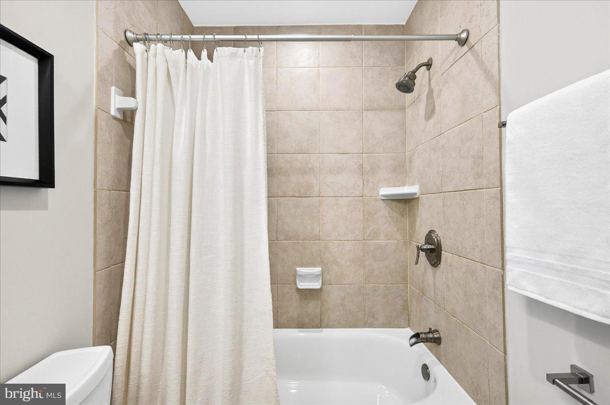 9512 MEADOW GROVE CT, BURKE, Virginia 22015, 3 Bedrooms Bedrooms, 12 Rooms Rooms,3 BathroomsBathrooms,Residential,For sale,9512 MEADOW GROVE CT,VAFX2290996 MLS # VAFX2290996