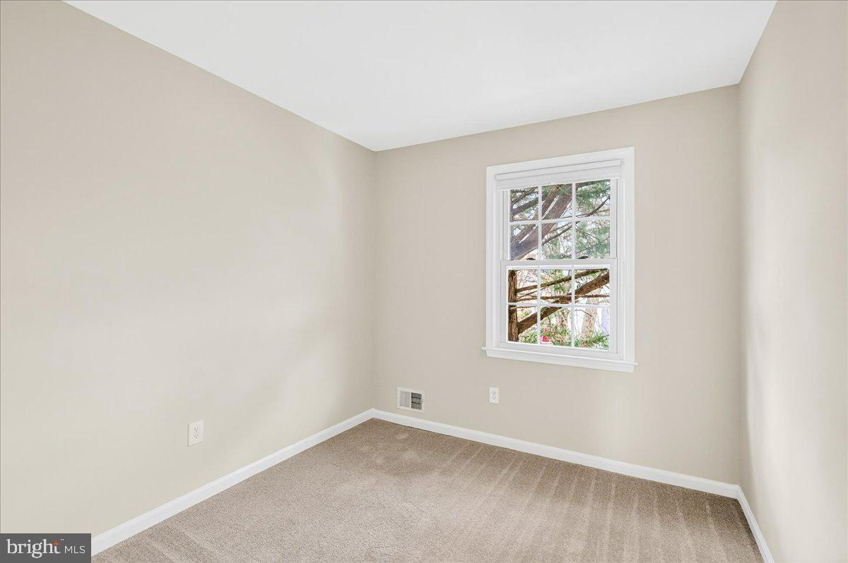 9512 MEADOW GROVE CT, BURKE, Virginia 22015, 3 Bedrooms Bedrooms, 12 Rooms Rooms,3 BathroomsBathrooms,Residential,For sale,9512 MEADOW GROVE CT,VAFX2290996 MLS # VAFX2290996