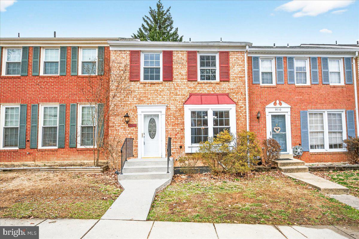 9512 MEADOW GROVE CT, BURKE, Virginia 22015, 3 Bedrooms Bedrooms, 12 Rooms Rooms,3 BathroomsBathrooms,Residential,For sale,9512 MEADOW GROVE CT,VAFX2290996 MLS # VAFX2290996