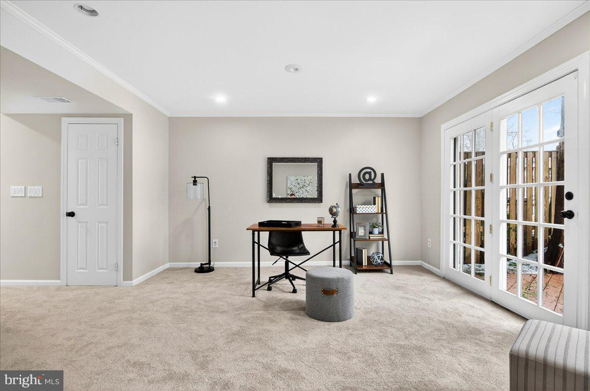 9512 MEADOW GROVE CT, BURKE, Virginia 22015, 3 Bedrooms Bedrooms, 12 Rooms Rooms,3 BathroomsBathrooms,Residential,For sale,9512 MEADOW GROVE CT,VAFX2290996 MLS # VAFX2290996