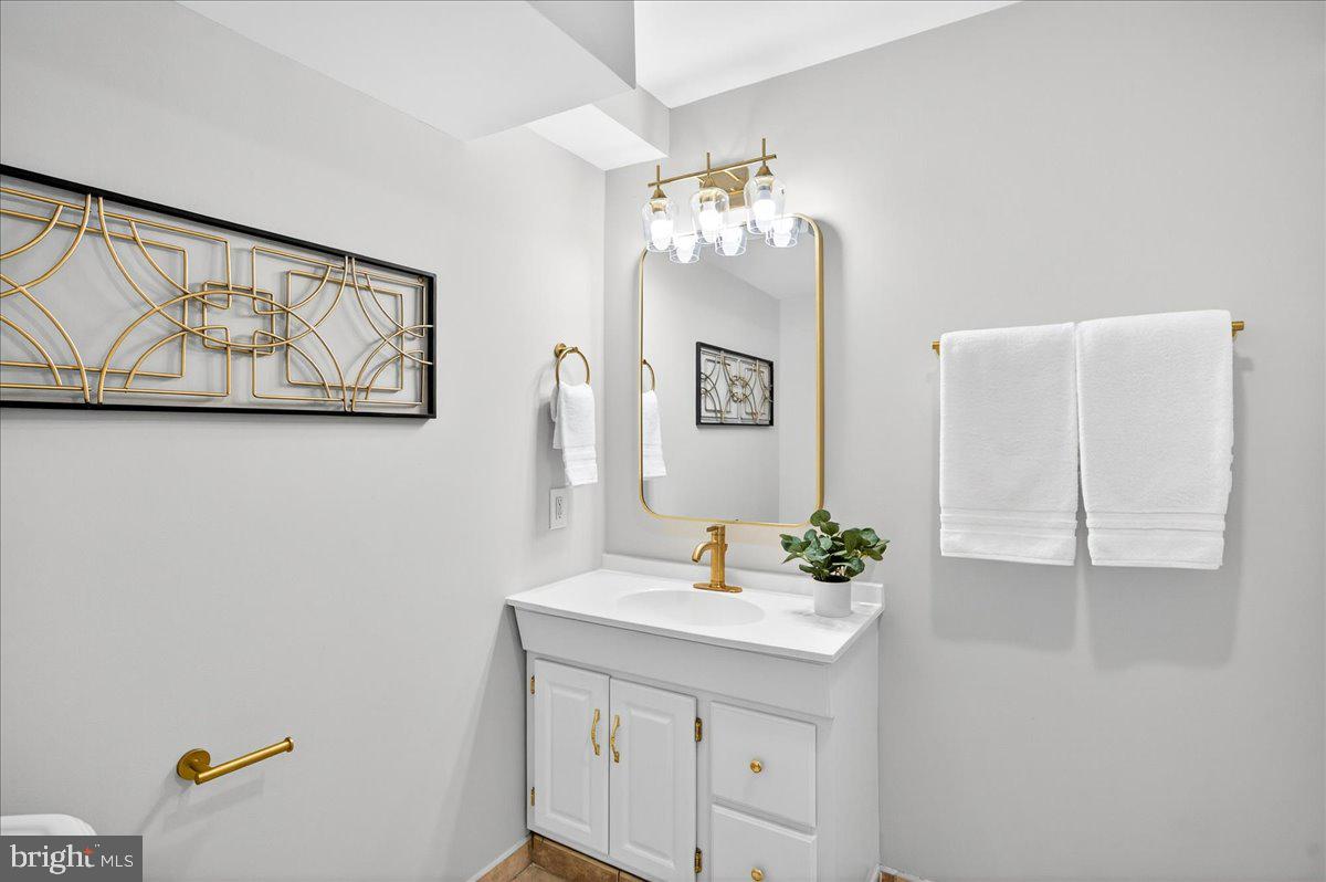 9512 MEADOW GROVE CT, BURKE, Virginia 22015, 3 Bedrooms Bedrooms, 12 Rooms Rooms,3 BathroomsBathrooms,Residential,For sale,9512 MEADOW GROVE CT,VAFX2290996 MLS # VAFX2290996